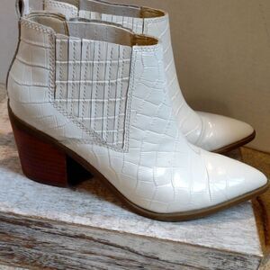 👍 Marc Fisher White Western Cowgirl Booties Size 6.   S1
